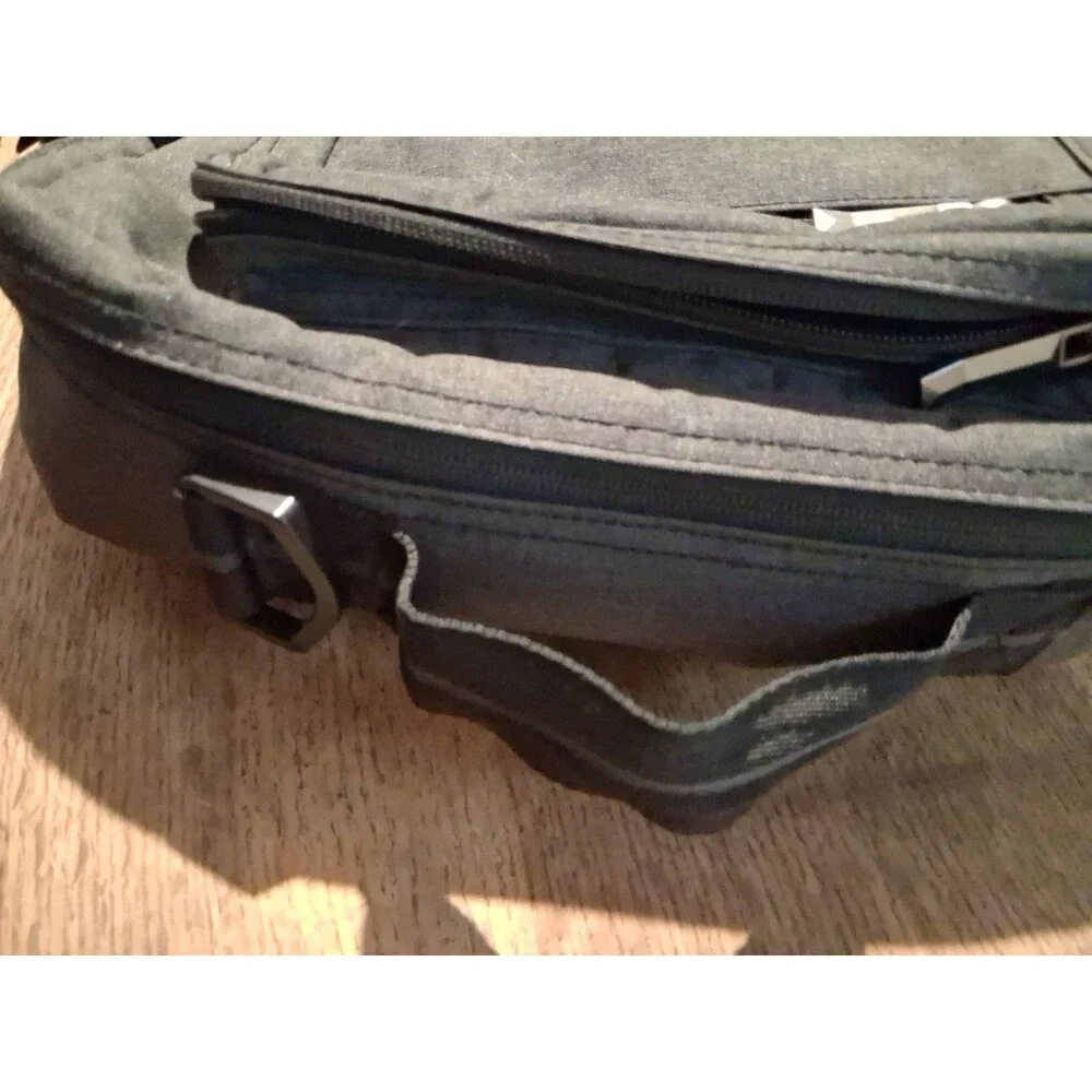 Solo New York Convertible Backpack Laptop Bag Polyester Padded Gray Black
